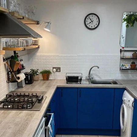 Sea Views With Large Deck One Bedroom Very Close To Beach And Town New Quay Eksteriør bilde