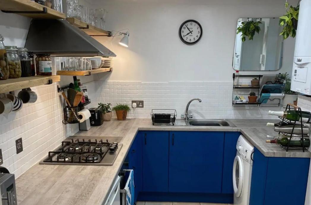 Sea Views With Large Deck One Bedroom Very Close To Beach And Town New Quay Eksteriør bilde