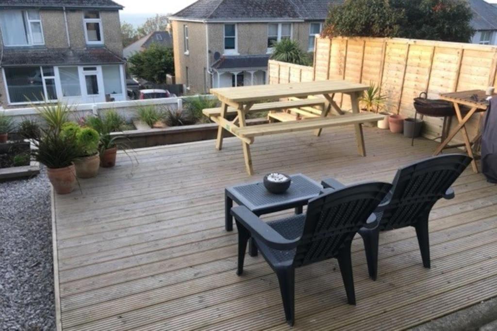 Sea Views With Large Deck One Bedroom Very Close To Beach And Town New Quay Eksteriør bilde